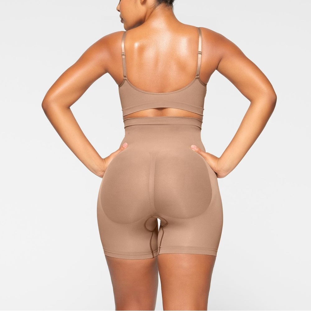 SKIMS Core Control Short Mid Thigh In Color - Picture 4 of 7